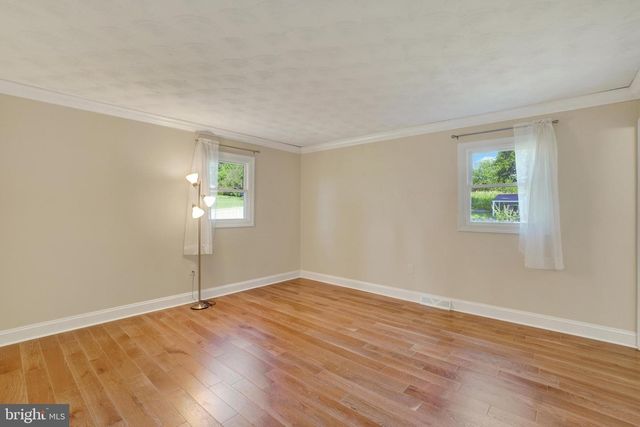 6043 WOODS RD, Stewartstown, PA 17363