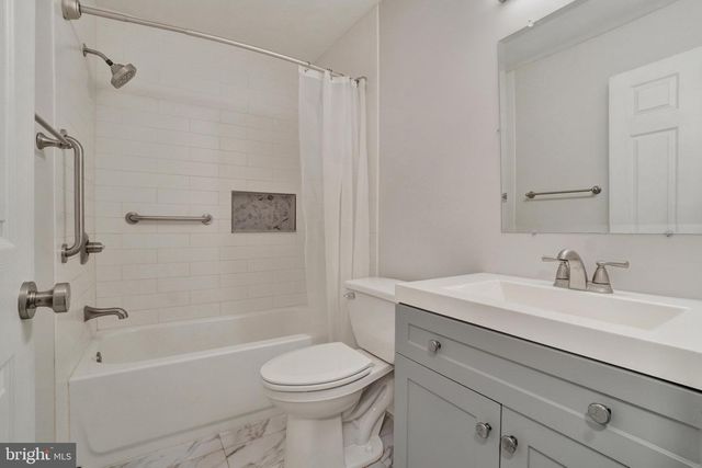 6043 WOODS RD, Stewartstown, PA 17363