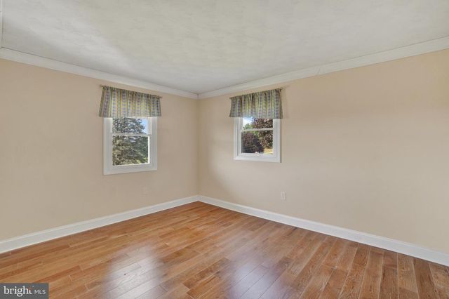 6043 WOODS RD, Stewartstown, PA 17363