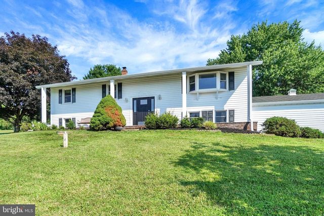 6043 WOODS RD, Stewartstown, PA 17363