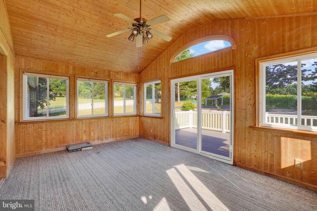 6043 WOODS RD, Stewartstown, PA 17363