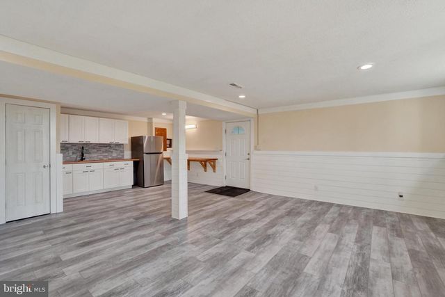 6043 WOODS RD, Stewartstown, PA 17363