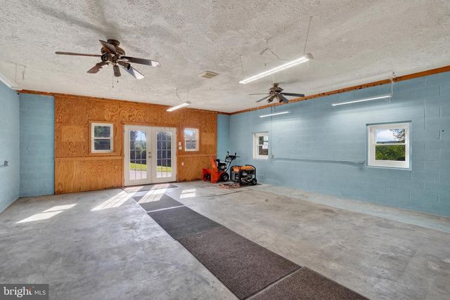 6043 WOODS RD, Stewartstown, PA 17363