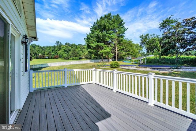 6043 WOODS RD, Stewartstown, PA 17363