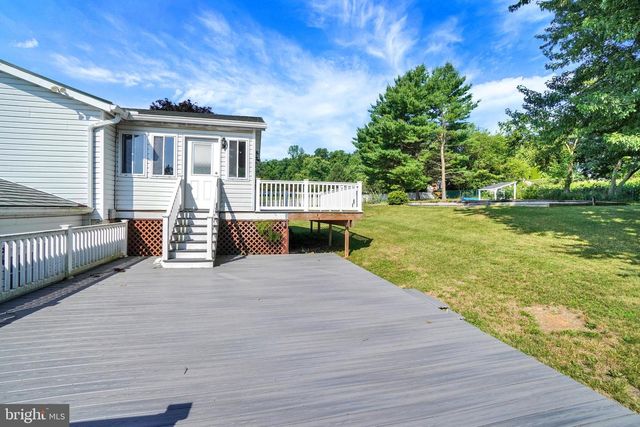 6043 WOODS RD, Stewartstown, PA 17363