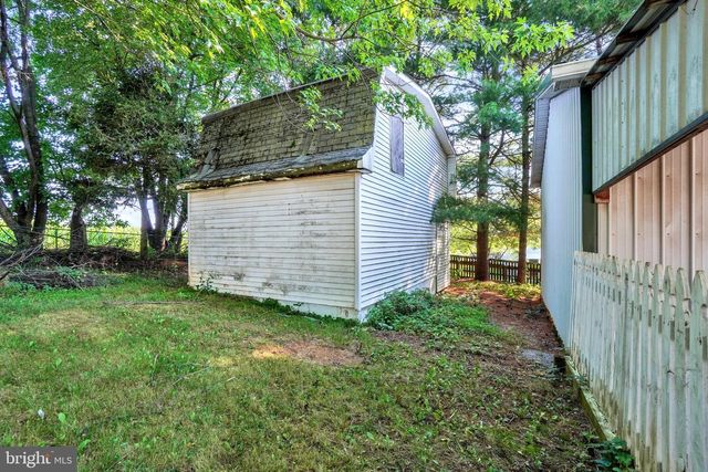 6043 WOODS RD, Stewartstown, PA 17363