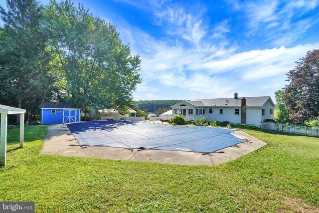 6043 WOODS RD, Stewartstown, PA 17363
