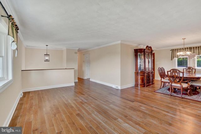 6043 WOODS RD, Stewartstown, PA 17363