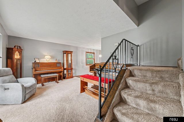 10621 N Street, Omaha, NE 68127