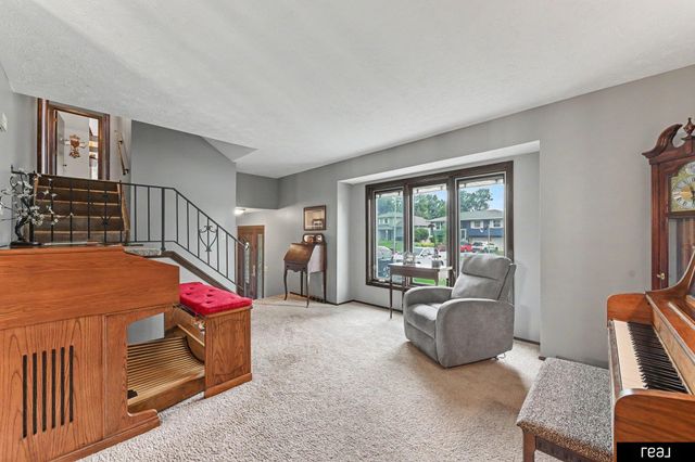 10621 N Street, Omaha, NE 68127