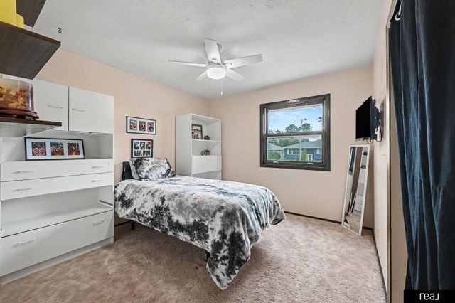 10621 N Street, Omaha, NE 68127