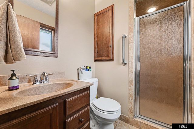 10621 N Street, Omaha, NE 68127