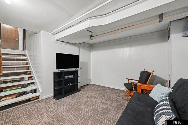 10621 N Street, Omaha, NE 68127