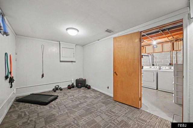 10621 N Street, Omaha, NE 68127
