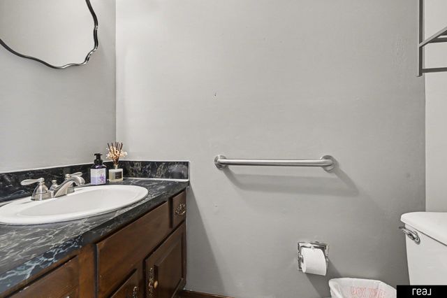 10621 N Street, Omaha, NE 68127