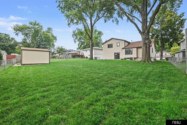 10621 N Street, Omaha, NE 68127