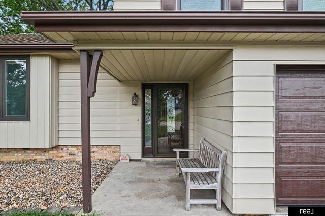 10621 N Street, Omaha, NE 68127