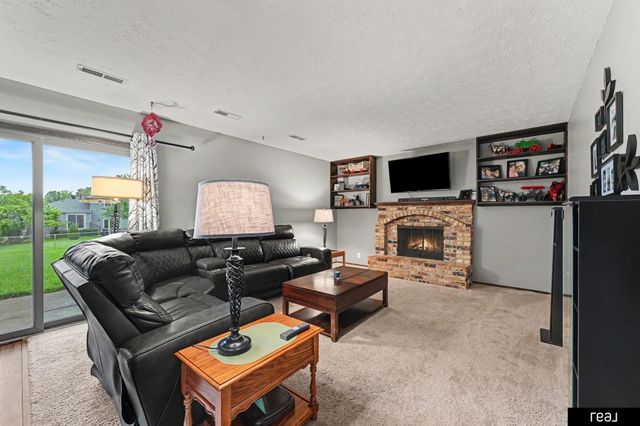 10621 N Street, Omaha, NE 68127
