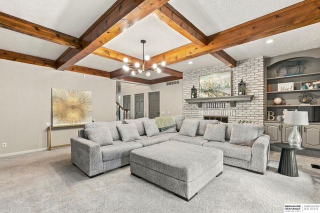 21506 Pinehurst Avenue, Elkhorn, NE 68022