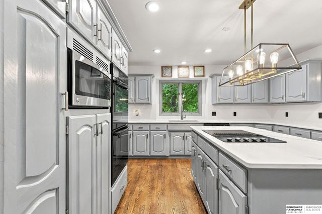 21506 Pinehurst Avenue, Elkhorn, NE 68022