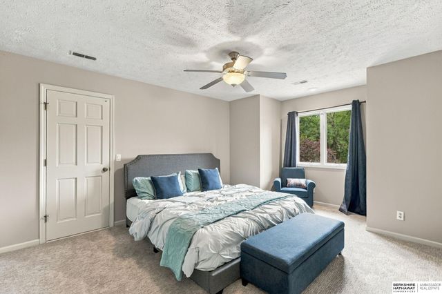 21506 Pinehurst Avenue, Elkhorn, NE 68022