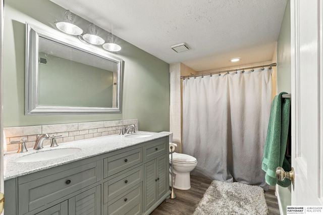 21506 Pinehurst Avenue, Elkhorn, NE 68022