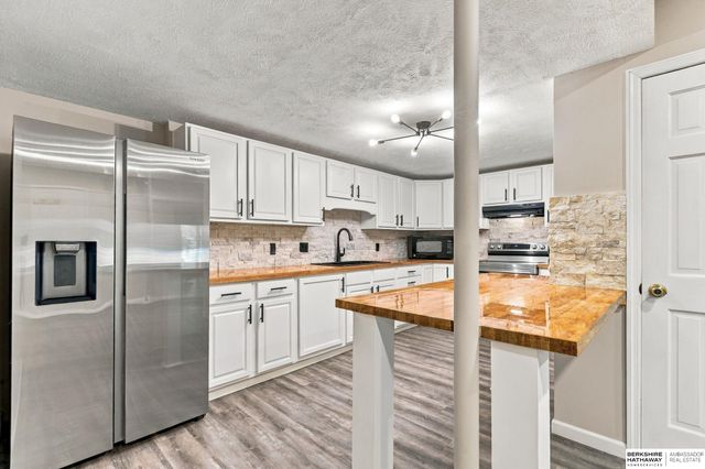 21506 Pinehurst Avenue, Elkhorn, NE 68022