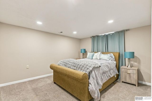 21506 Pinehurst Avenue, Elkhorn, NE 68022
