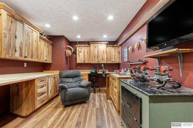 21506 Pinehurst Avenue, Elkhorn, NE 68022
