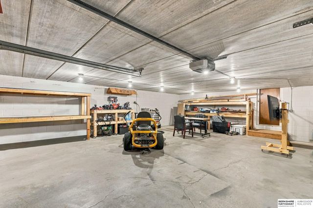 21506 Pinehurst Avenue, Elkhorn, NE 68022