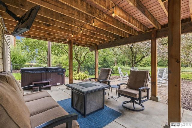 21506 Pinehurst Avenue, Elkhorn, NE 68022