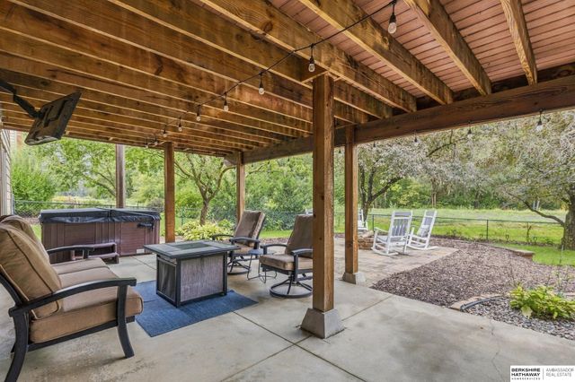 21506 Pinehurst Avenue, Elkhorn, NE 68022