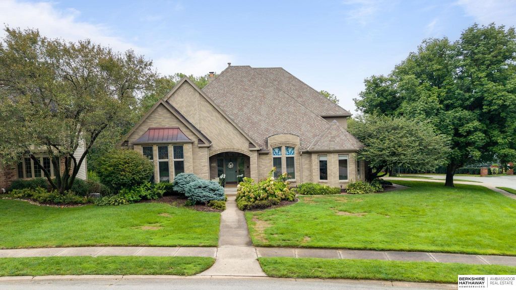 21506 Pinehurst Avenue, Elkhorn, NE 68022