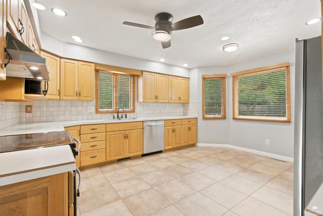 3913 Deandra Ln, Manhattan, KS 66503