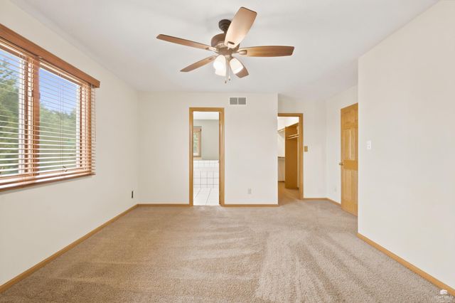 3913 Deandra Ln, Manhattan, KS 66503