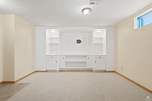3913 Deandra Ln, Manhattan, KS 66503