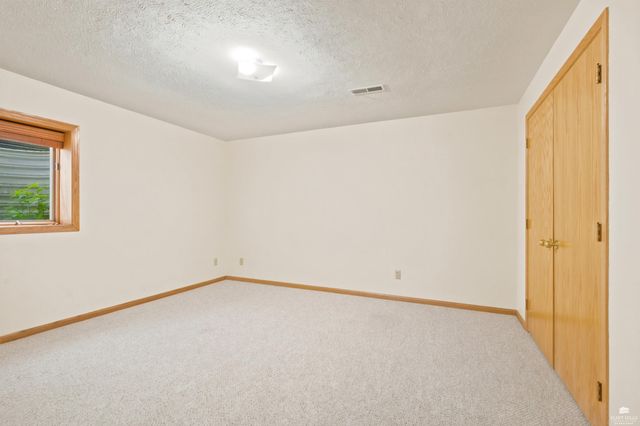 3913 Deandra Ln, Manhattan, KS 66503