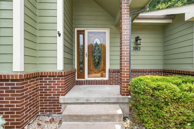 3913 Deandra Ln, Manhattan, KS 66503