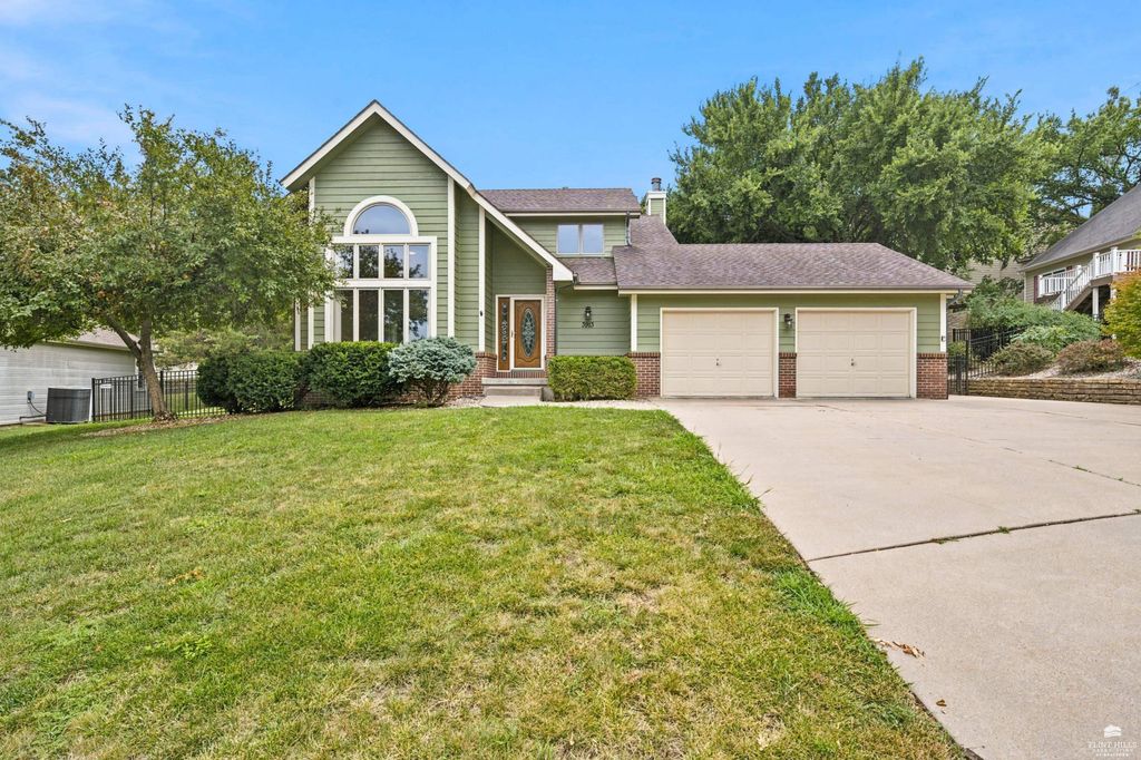 3913 Deandra Ln, Manhattan, KS 66503