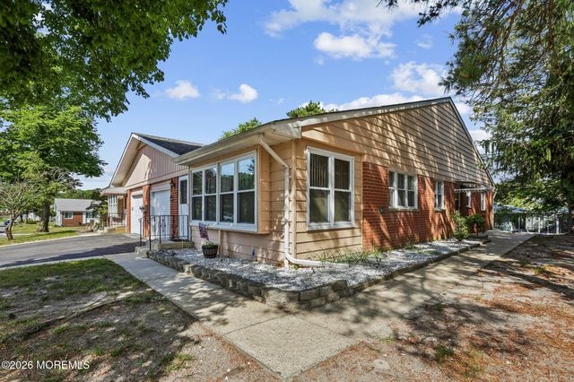 11 B Moccasin Drive, Whiting, NJ 08759
