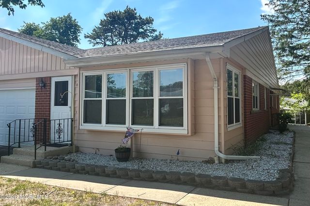 11 B Moccasin Drive, Whiting, NJ 08759