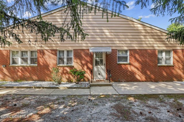 11 B Moccasin Drive, Whiting, NJ 08759