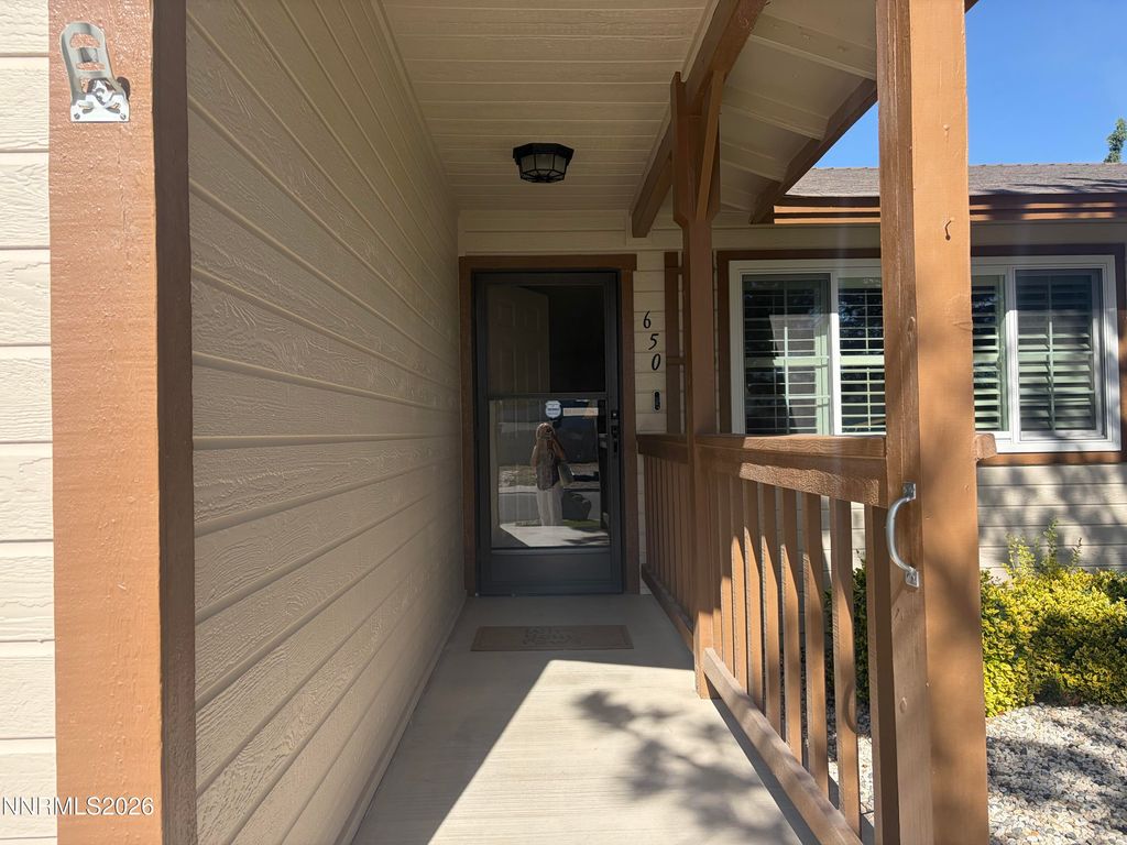 Image 10 of property listing at 650 Concord Circle, Fernley, NV 89408