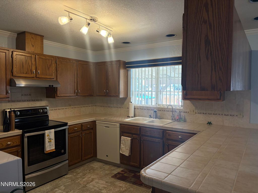 Image 39 of property listing at 650 Concord Circle, Fernley, NV 89408