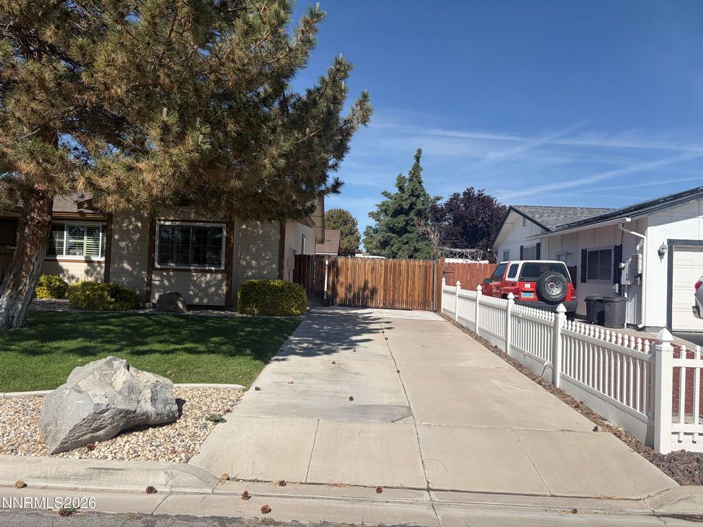 Image 5 of property listing at 650 Concord Circle, Fernley, NV 89408