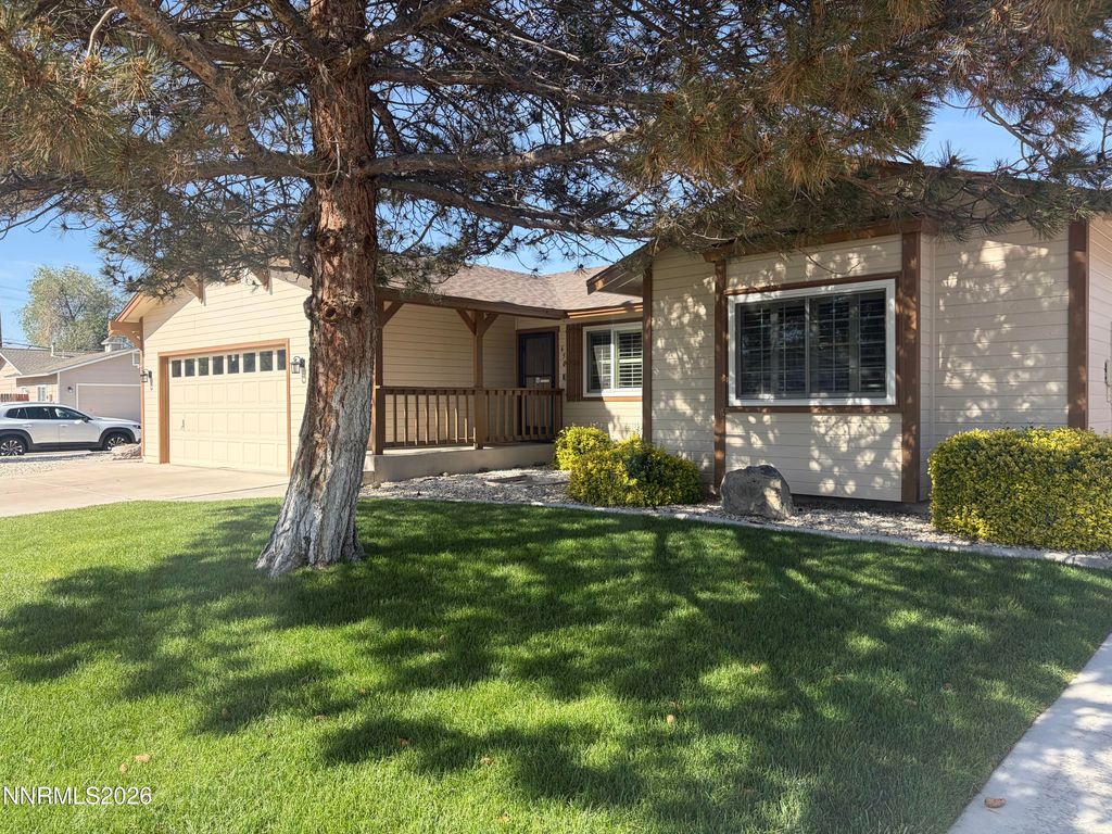 Image 6 of property listing at 650 Concord Circle, Fernley, NV 89408