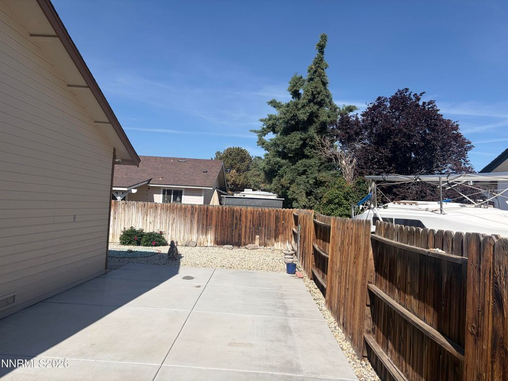Image 8 of property listing at 650 Concord Circle, Fernley, NV 89408