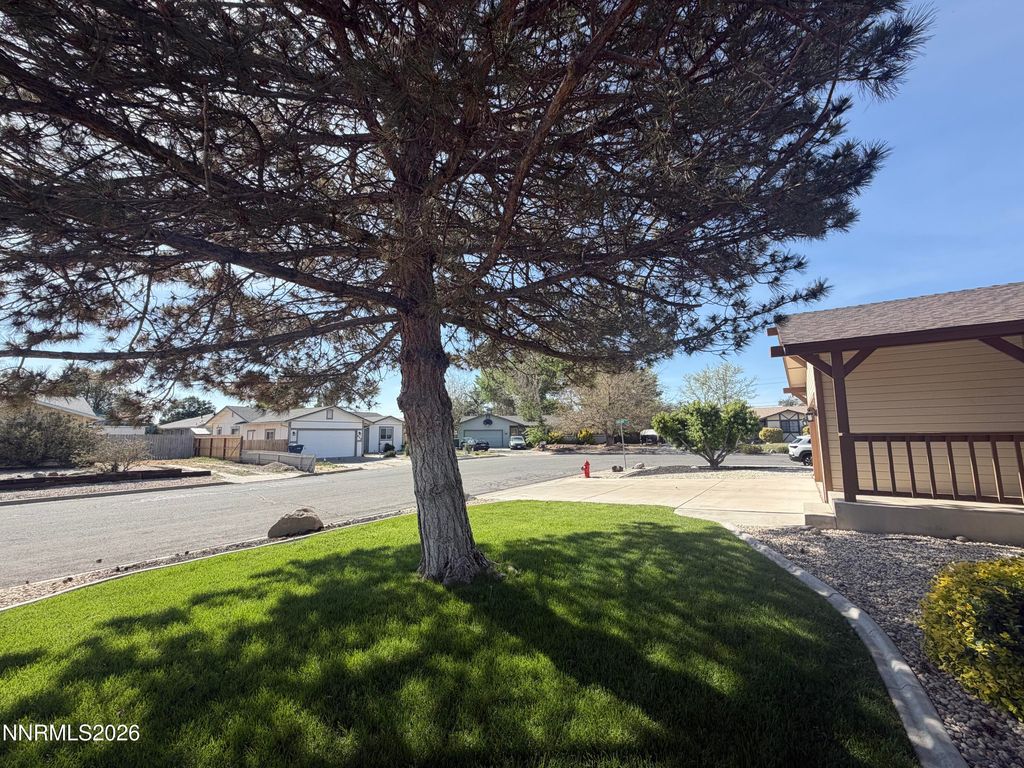 Image 9 of property listing at 650 Concord Circle, Fernley, NV 89408