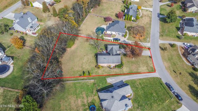 442 Dairy Lane, Lenoir City, TN 37772