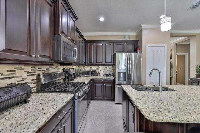 7336 PARKSHORE DRIVE, Apollo Beach, FL 33572